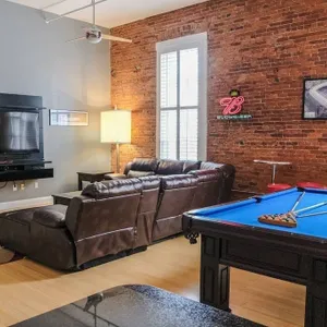 1800 Sq Ft Loft Downtown Near Convention Center