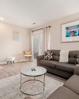 United States Kansas Lawrence vacation rental compare prices direct by owner 2546602