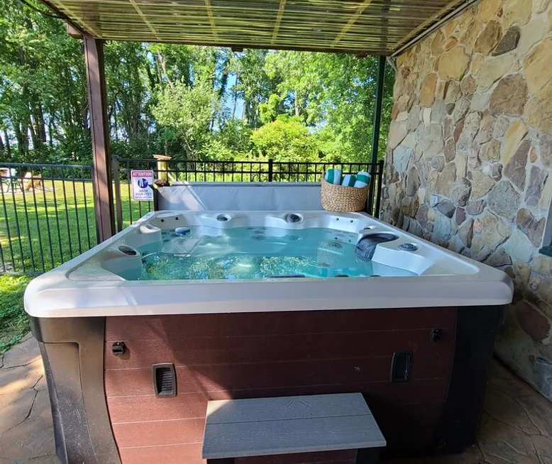 Secluded Lake front log cabin home in Chautauqua County Westfield