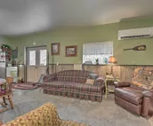 Cozy Farm Studio, 14 Miles to Shipshewana!