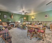 Cozy Farm Studio, 14 Miles to Shipshewana!