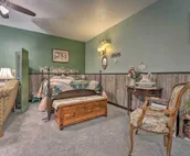 Cozy Farm Studio, 14 Miles to Shipshewana!