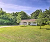 Charming Country Cottage: 5 Mi to Downtown Tulsa!