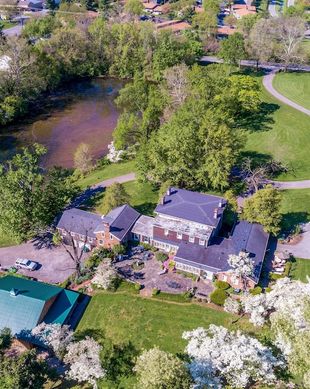 United States Kentucky Louisville vacation rental compare prices direct by owner 11561729