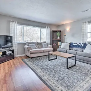 Cozy South Bend Retreat < 2 Mi to Notre Dame!