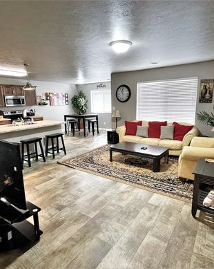 United States South Dakota Mitchell vacation rental compare prices direct by owner 25298279