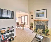 Modern Anchorage Townhome: 8 Mi to Downtown!