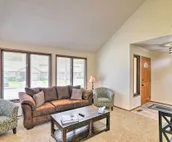 Modern Anchorage Townhome: 8 Mi to Downtown!