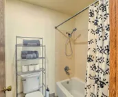 Modern Anchorage Townhome: 8 Mi to Downtown!