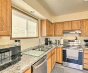 Modern Anchorage Townhome: 8 Mi to Downtown!