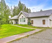 Charming Wasilla Retreat: Walk to Lake Lalen!