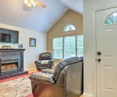 Charming Wasilla Retreat: Walk to Lake Lalen!