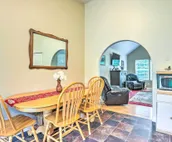 Charming Wasilla Retreat: Walk to Lake Lalen!