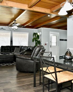 United States Kansas Salina vacation rental compare prices direct by owner 2687972