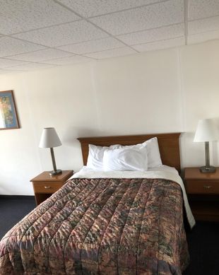 United States South Dakota Mitchell vacation rental compare prices direct by owner 25111539